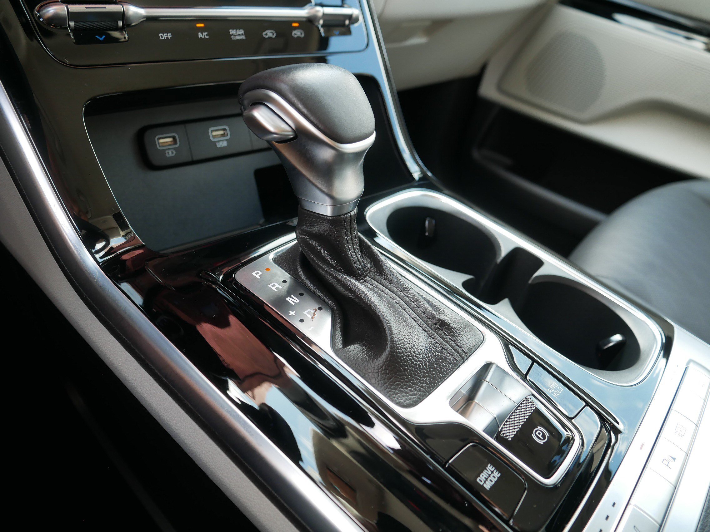 Certified 2023 Kia Carnival EX FWD image 24