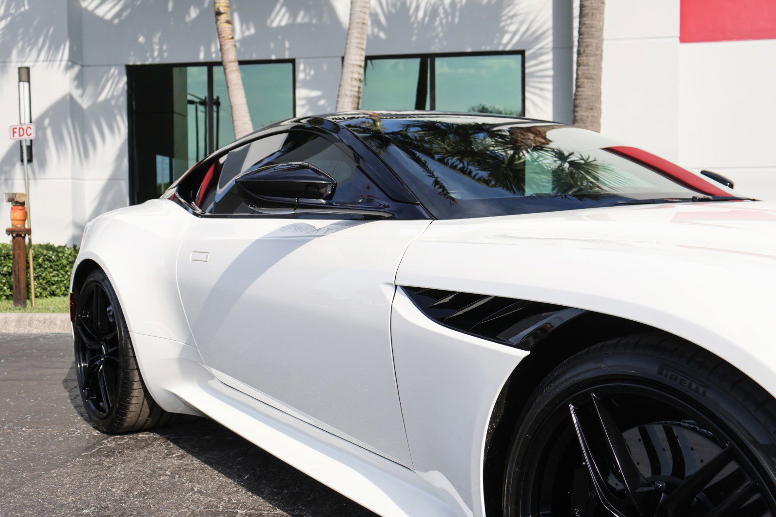 Used 2019 Aston Martin DBS Superleggera RWD image 18