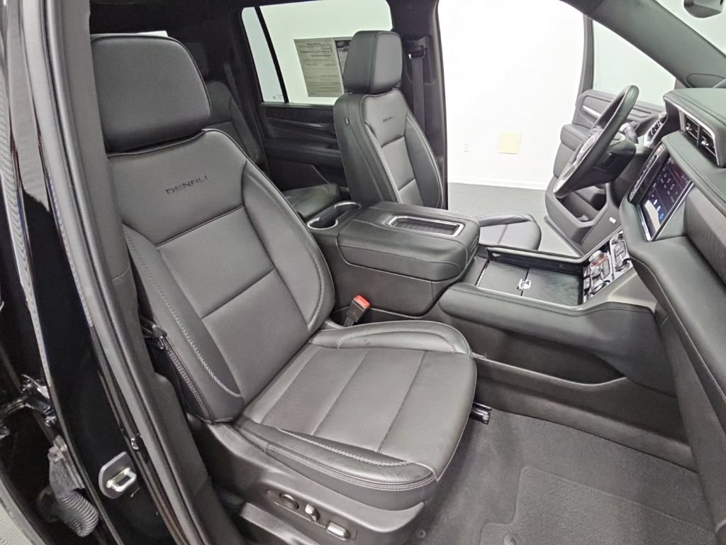 Used 2023 GMC Yukon XL Denali AWD/4WD image 46