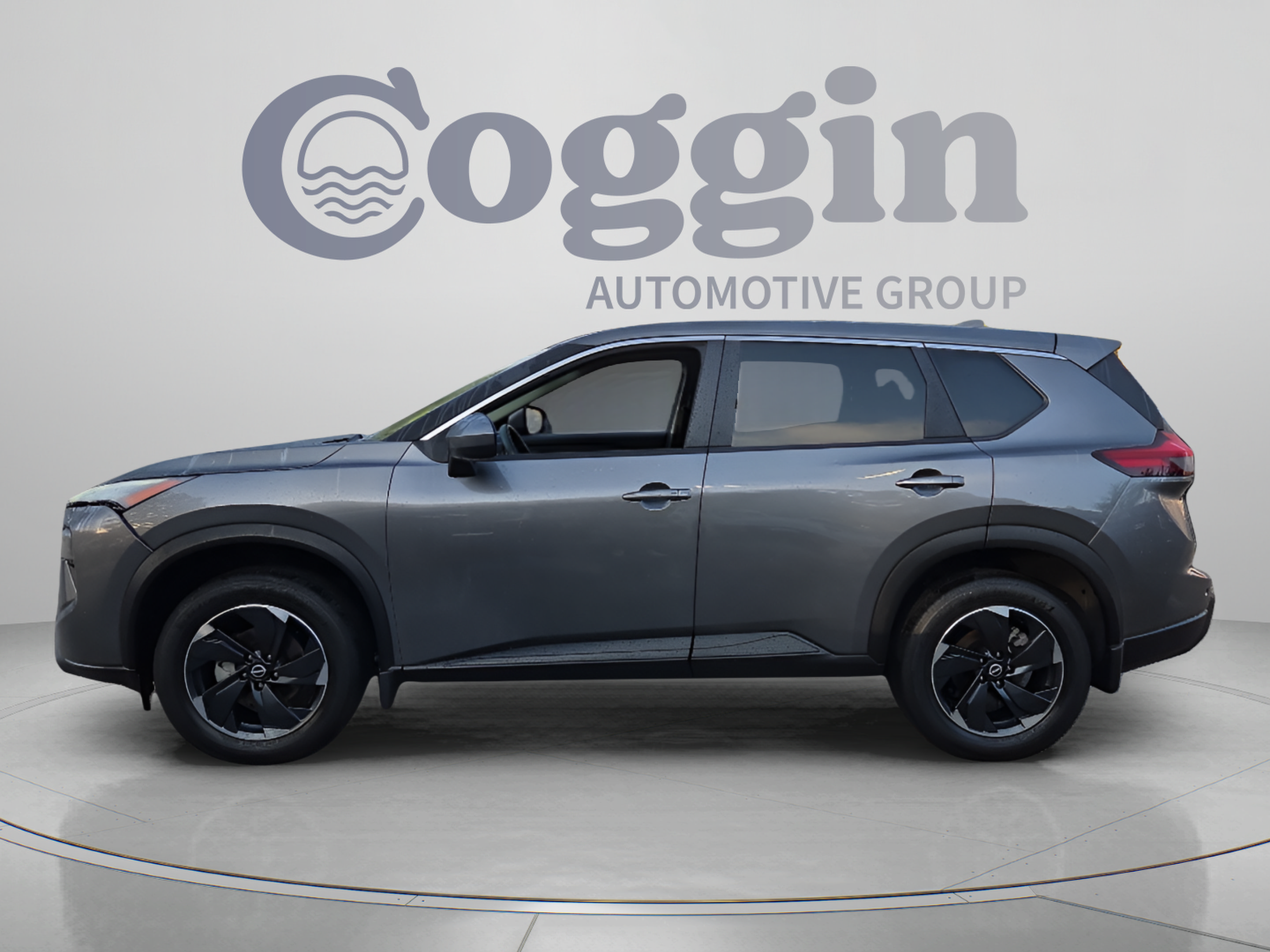 Used 2024 Nissan Rogue SV FWD image 2