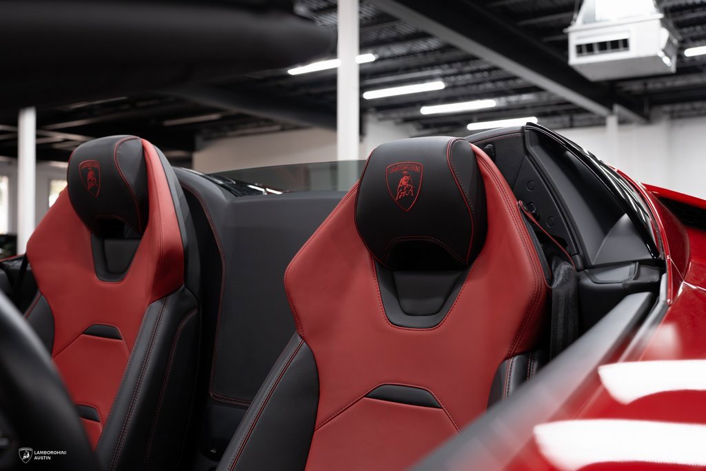 Used 2023 Lamborghini Huracan EVO image 38