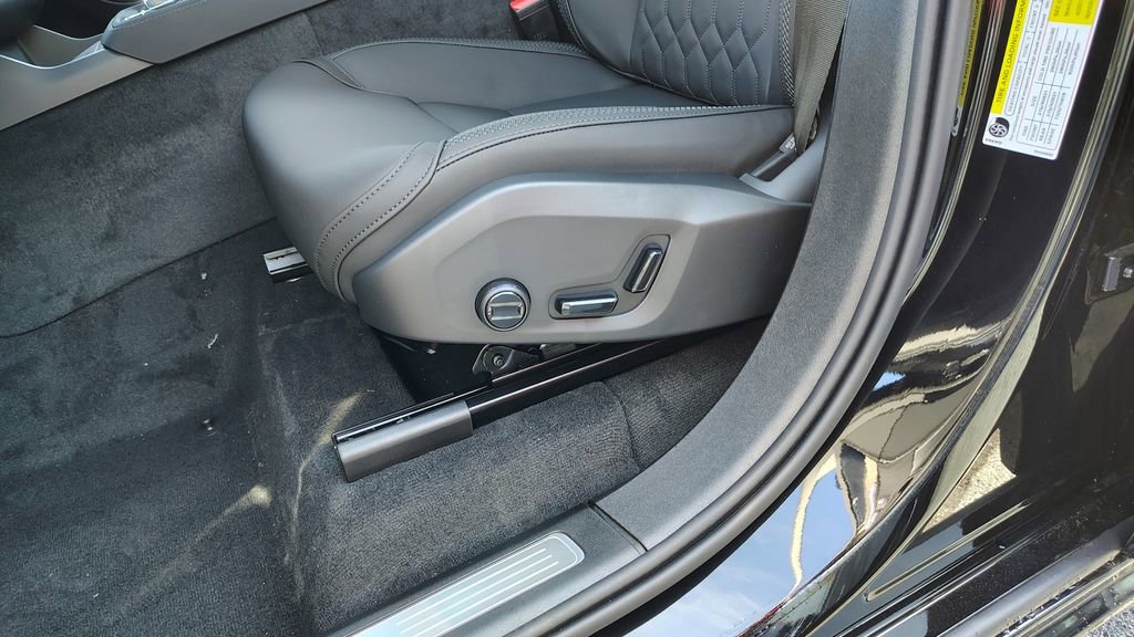 New 2026 Volvo XC90 B6 Plus image 11