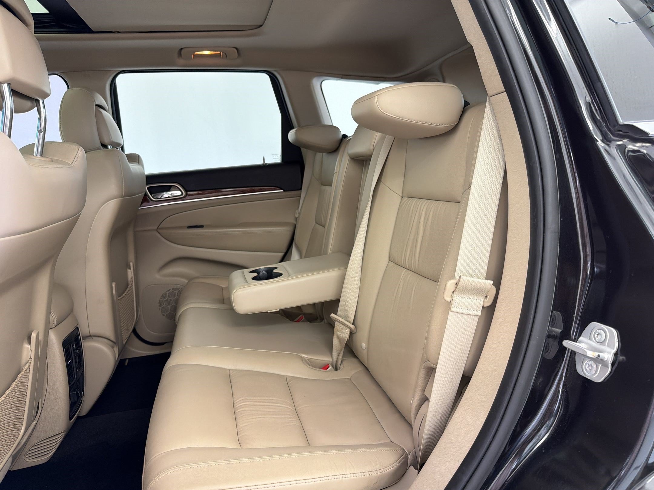 Used 2013 Jeep Grand Cherokee Limited AWD/4WD image 24