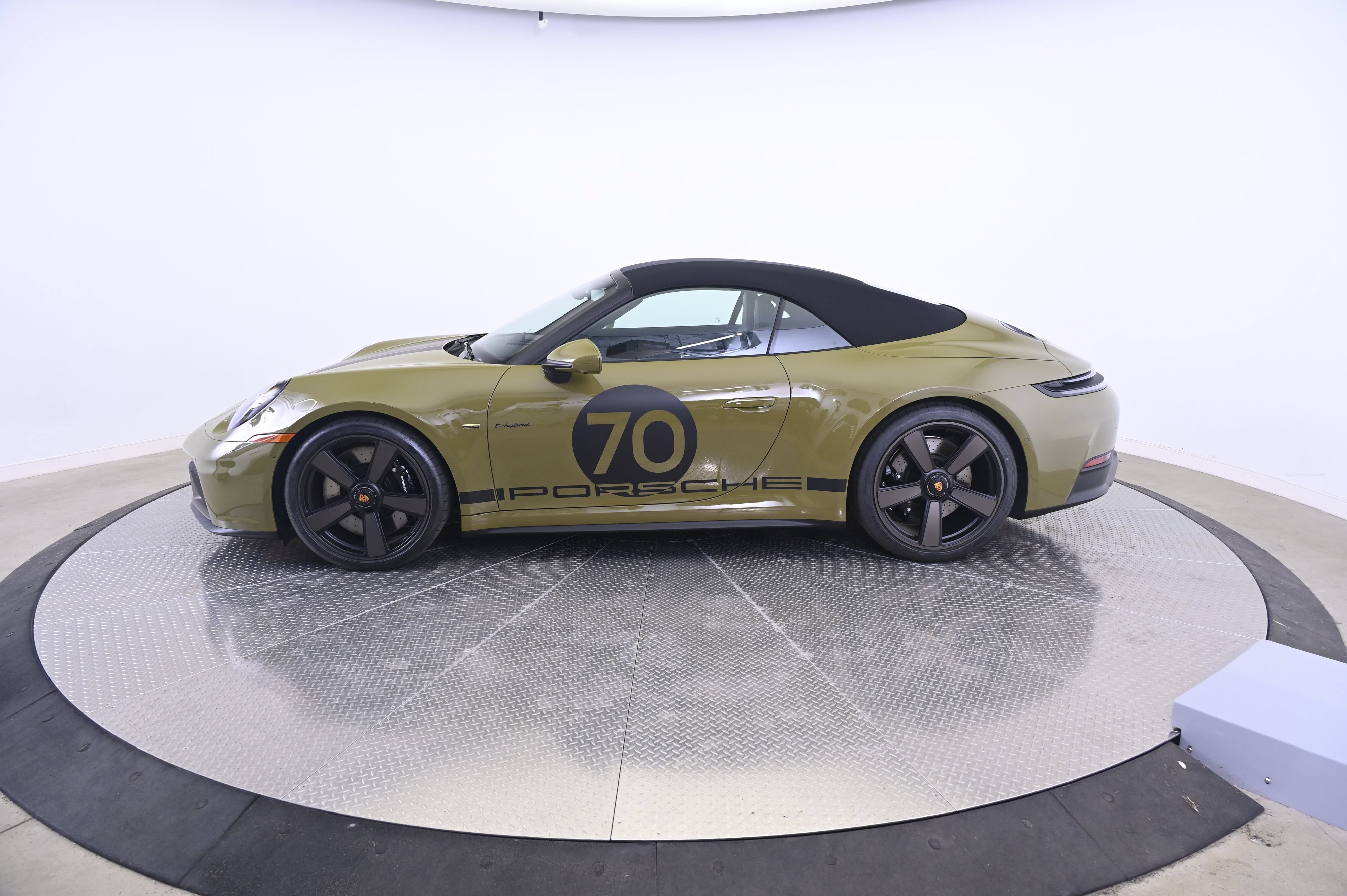 Used 2026 Porsche 911 GTS RWD image 12