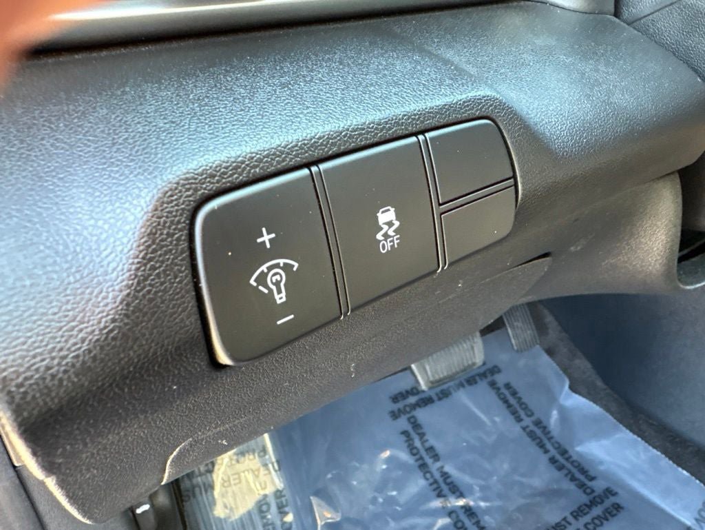 Certified 2025 Hyundai Elantra SEL FWD image 33