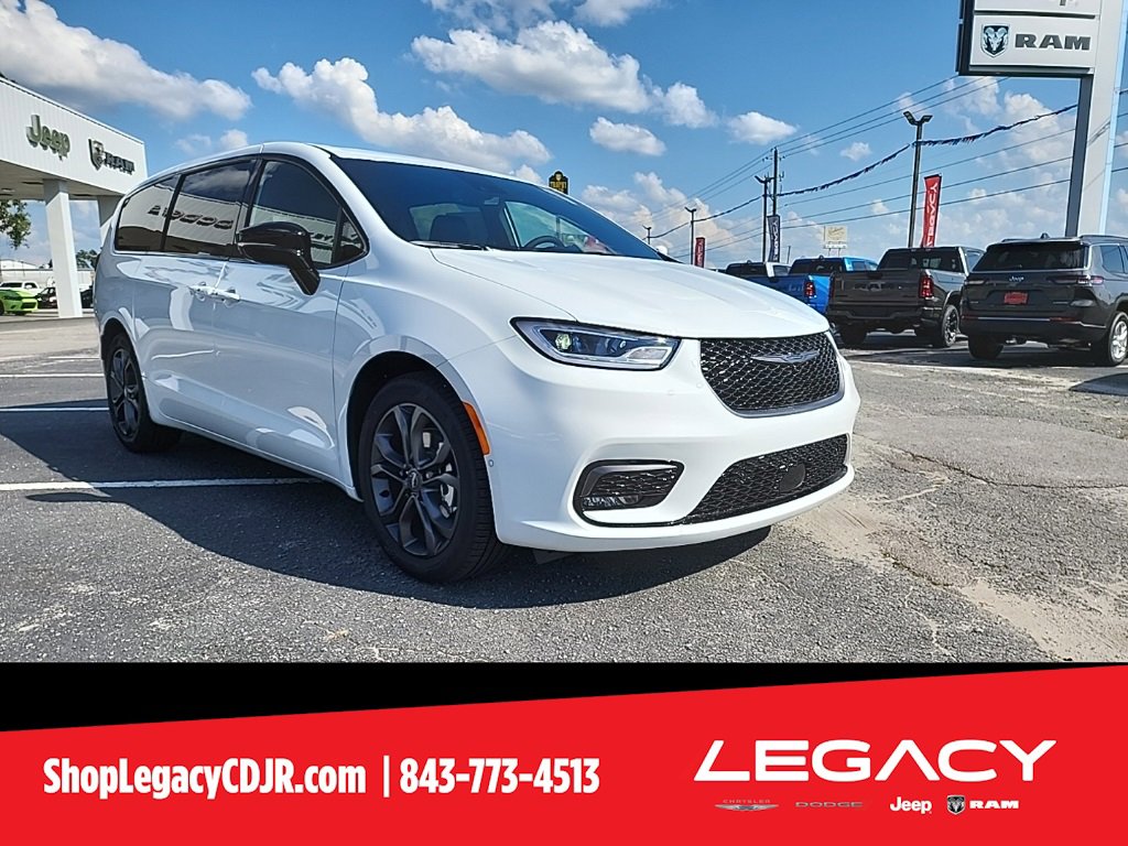 New 2026 Chrysler Pacifica Select image 5