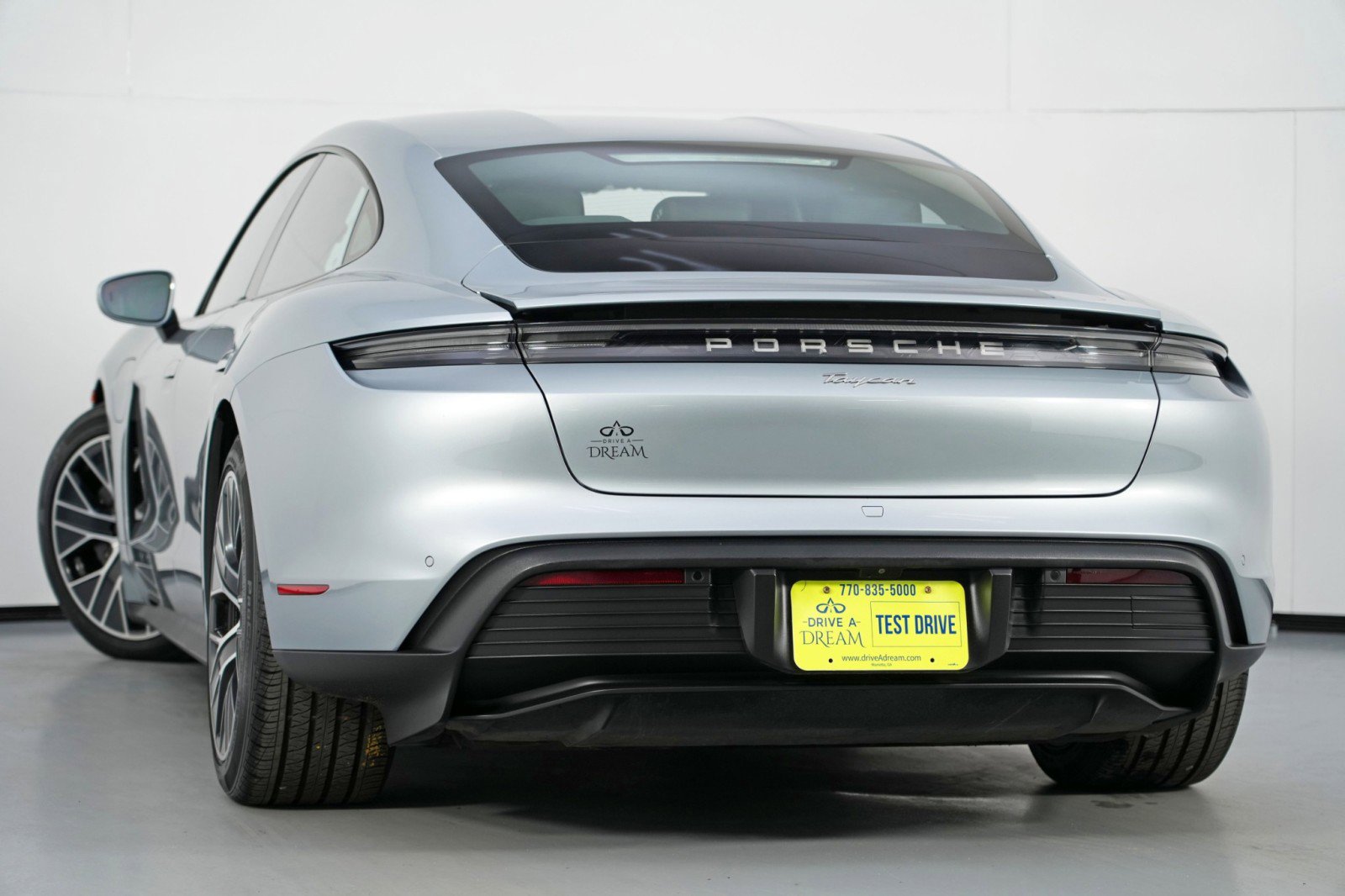 Used 2021 Porsche Taycan image 6