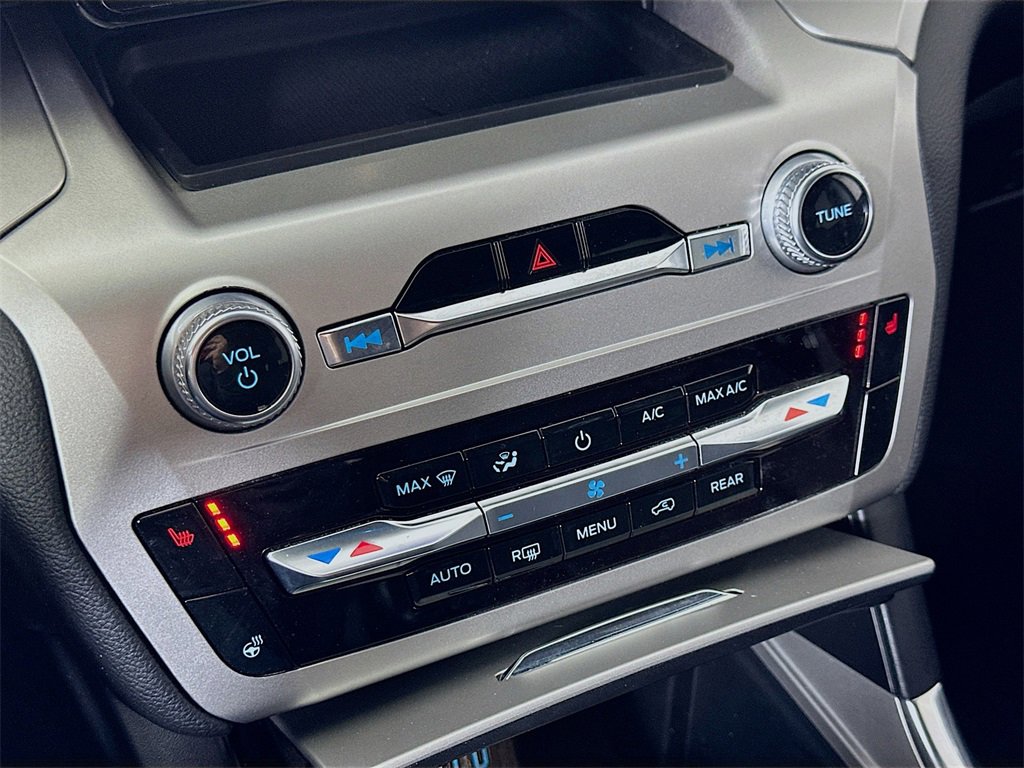 Used 2022 Ford Explorer XLT w/ Equipment Group 202A image 27