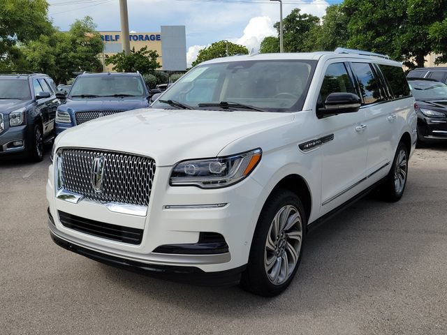 Certified 2022 Lincoln Navigator L Reserve RWD image 3