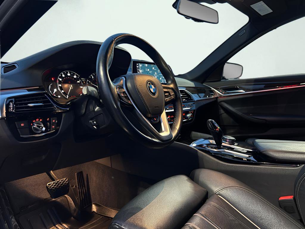 Used 2018 BMW 540i xDrive 540i xDrive image 2