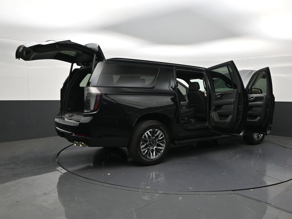 Used 2025 Chevrolet Suburban Z71 w/ Comfort Package AWD/4WD image 28