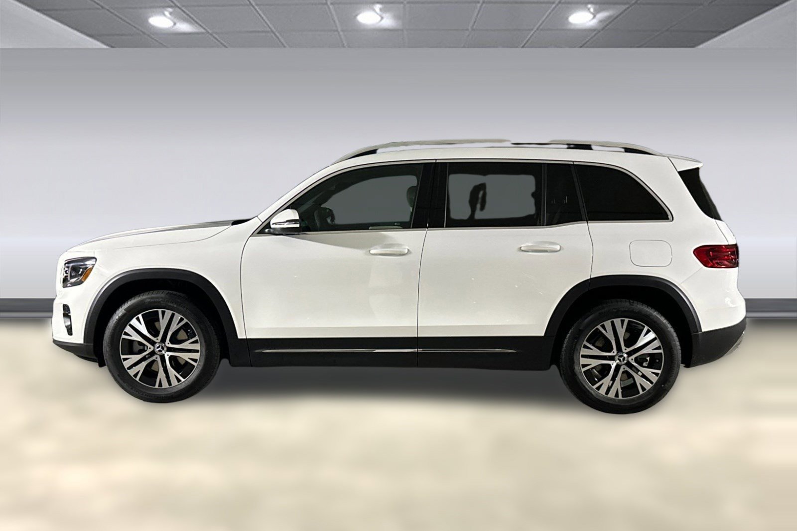 Used 2026 Mercedes-Benz GLB 250 image 2