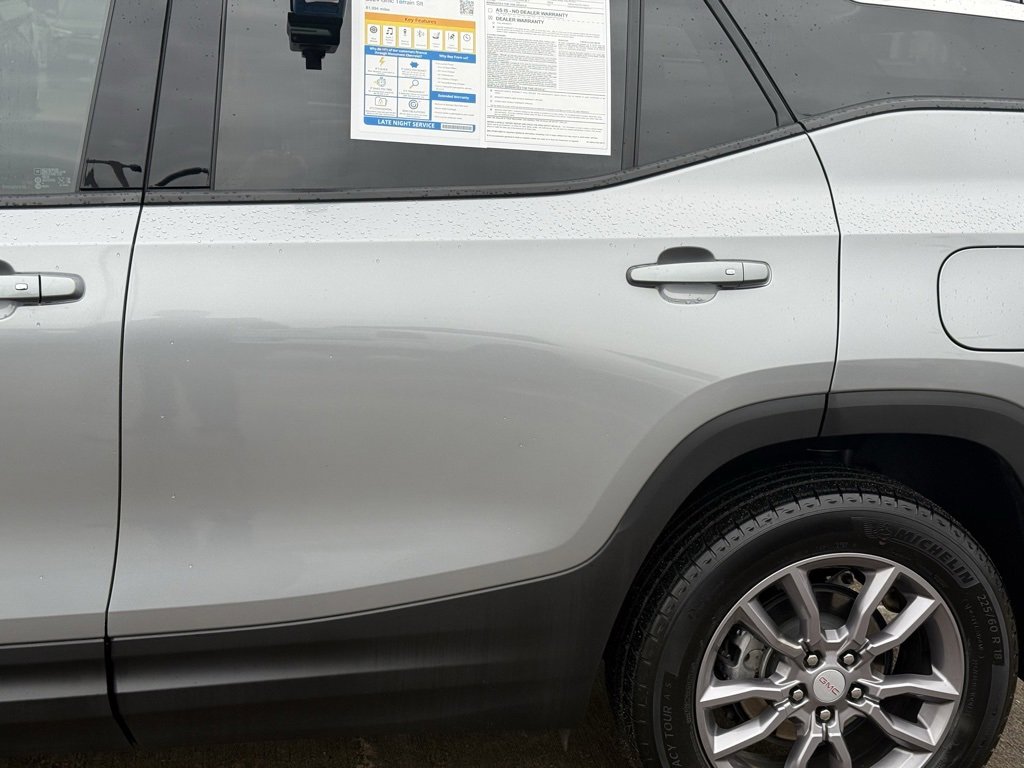 Used 2024 GMC Terrain SLT image 17