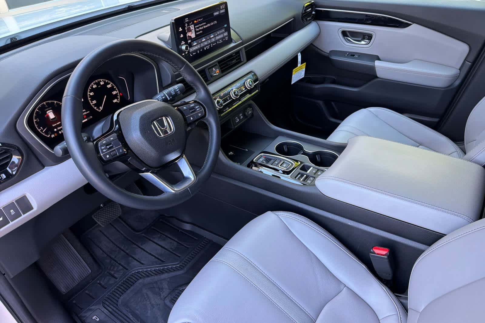 Used 2025 Honda Pilot EX-L image 13