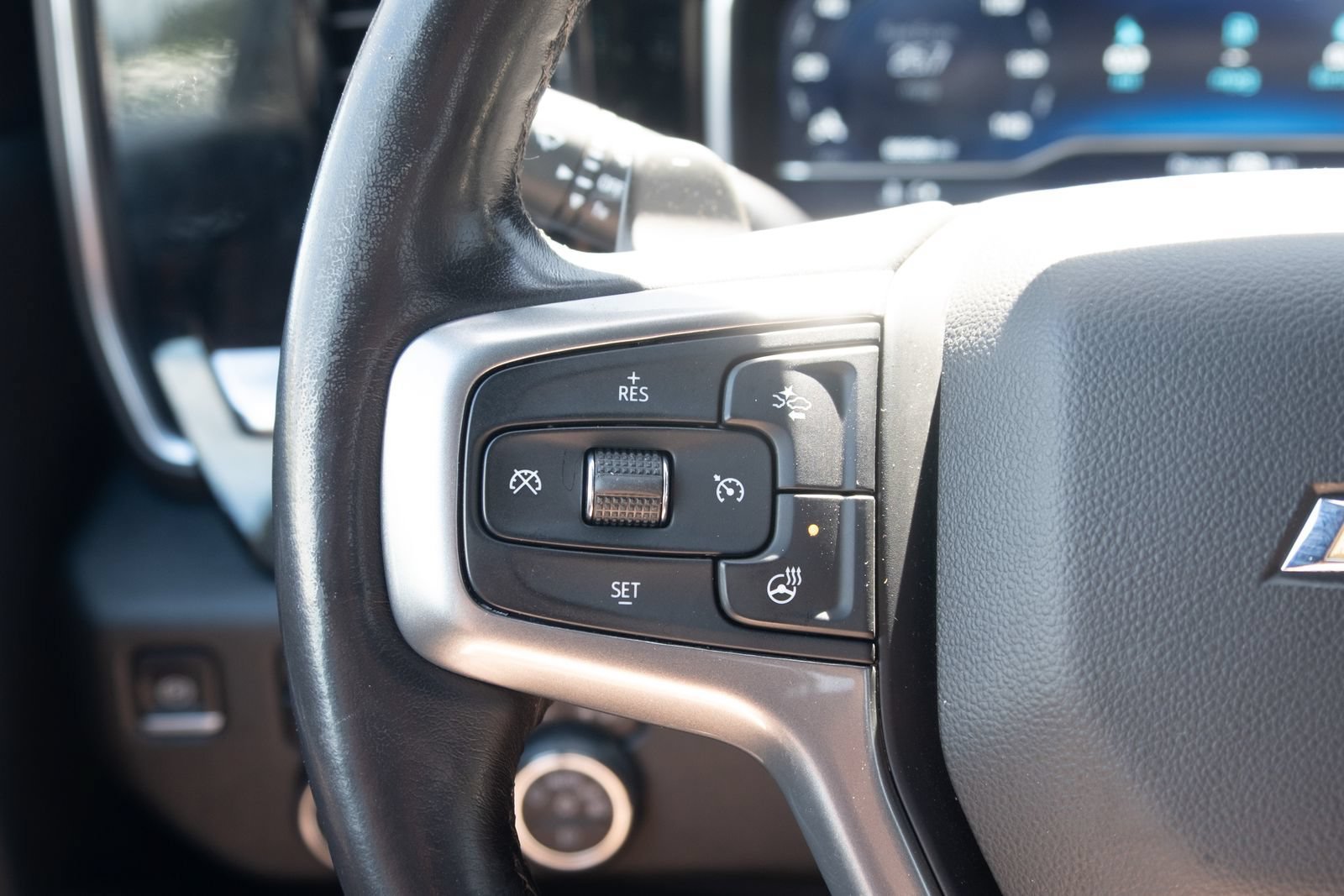 Used 2022 Chevrolet Silverado 1500 LTZ AWD/4WD image 6