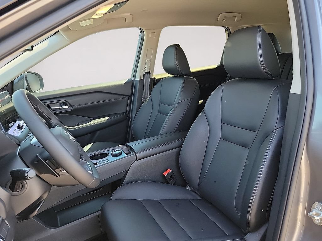 Used 2025 Nissan Rogue SL AWD/4WD image 11