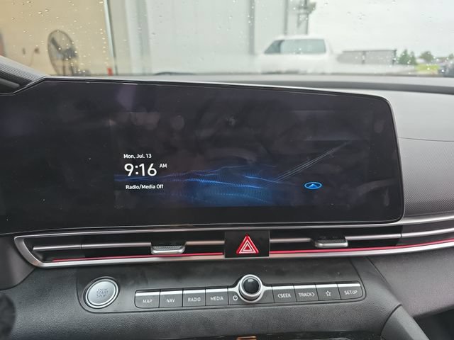 Used 2023 Hyundai Elantra Limited FWD image 13