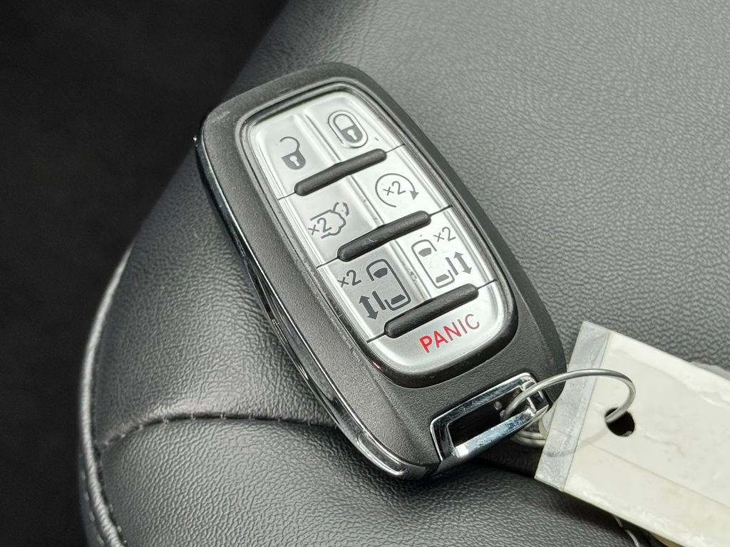 Used 2025 Chrysler Pacifica Select FWD image 35