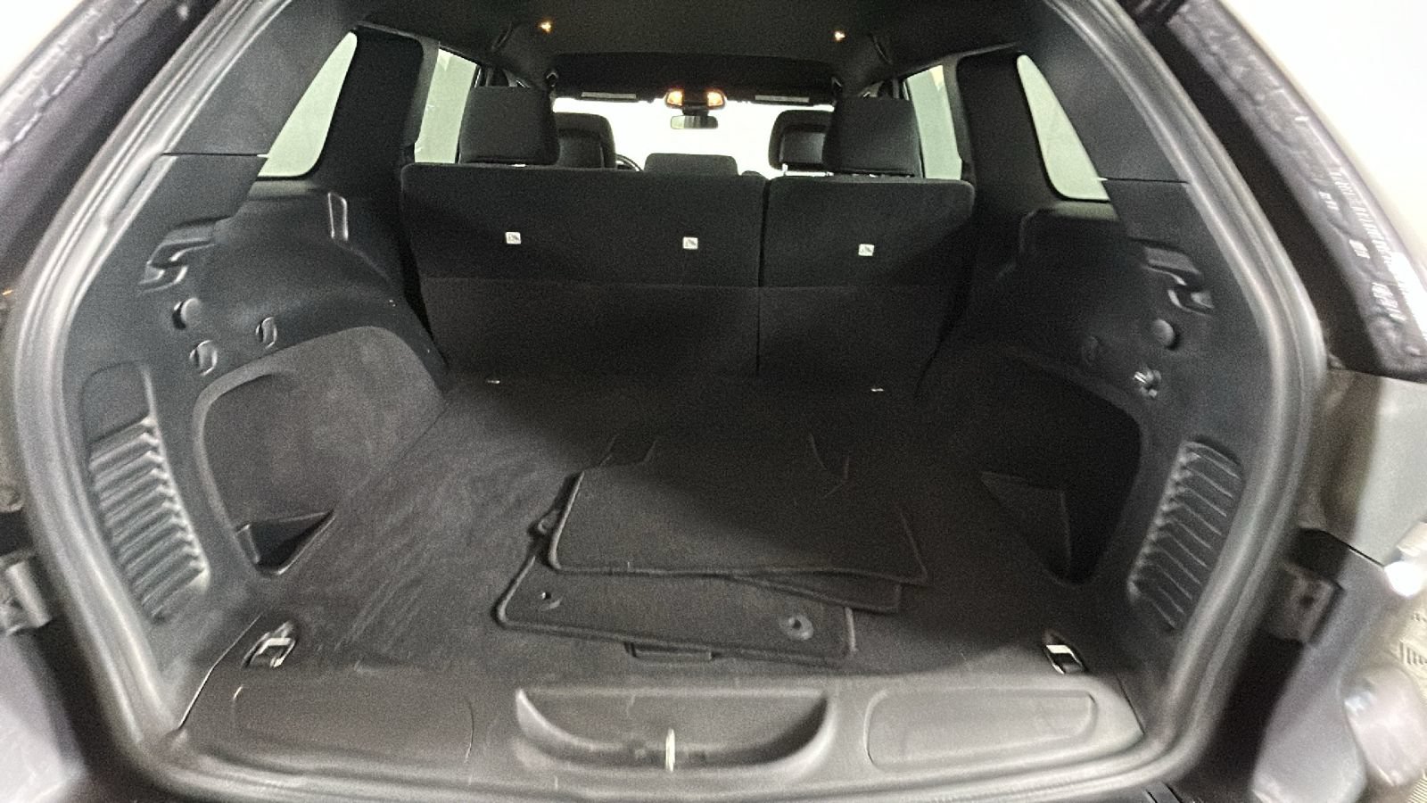 Used 2019 Jeep Grand Cherokee Laredo AWD/4WD image 32