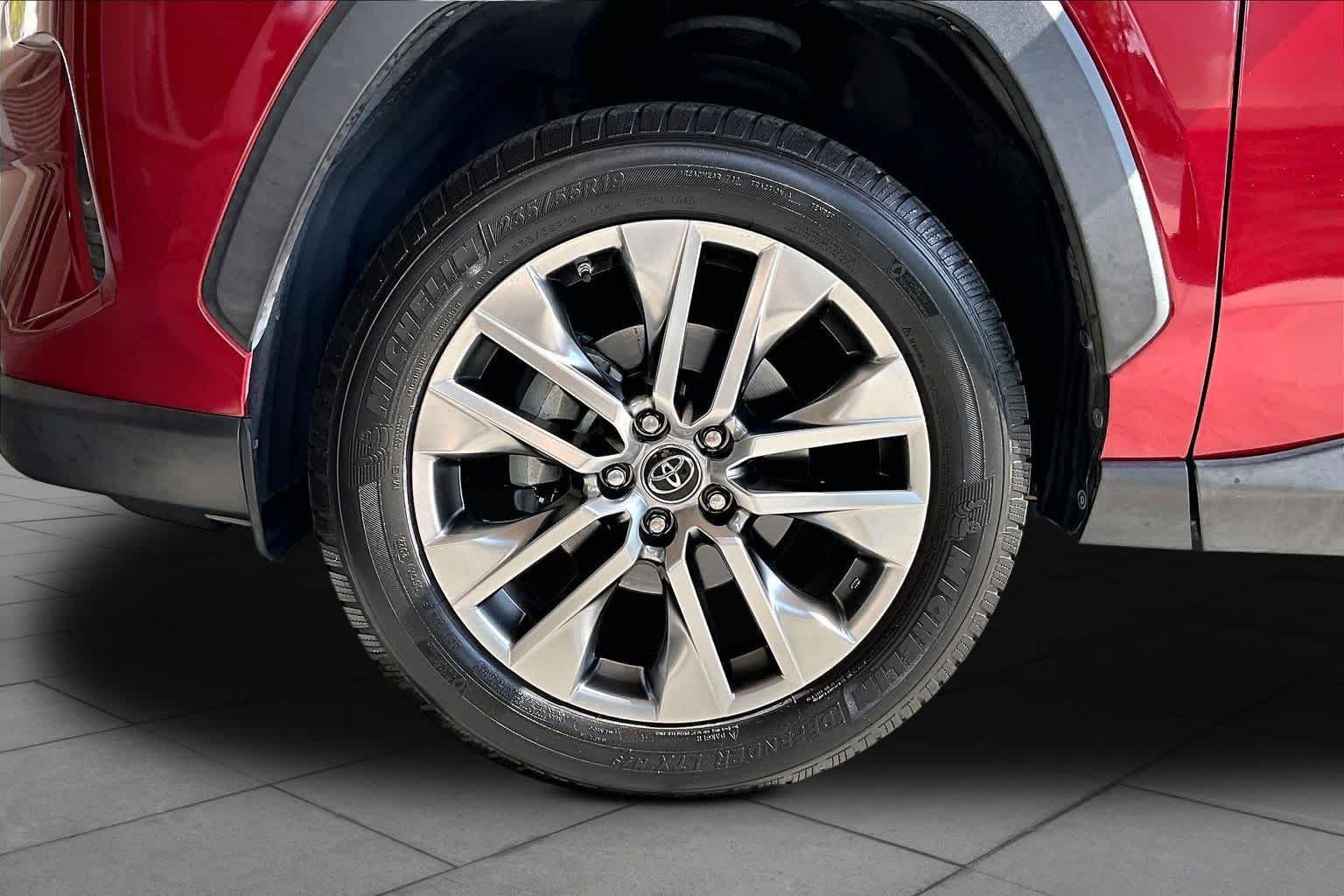 Used 2019 Toyota RAV4 XLE Premium w/ Cold Weather Package image 11