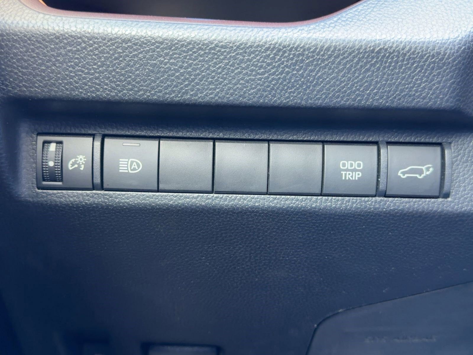 Used 2023 Toyota RAV4 Limited image 17