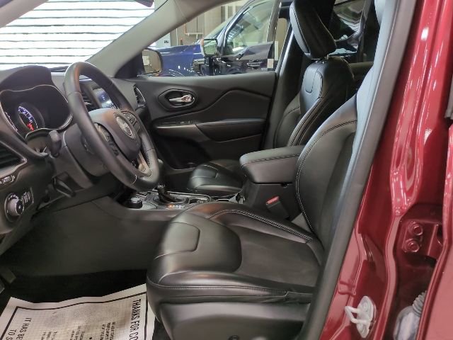 Used 2019 Jeep Cherokee Latitude Plus w/ Cold Weather Group AWD/4WD image 10