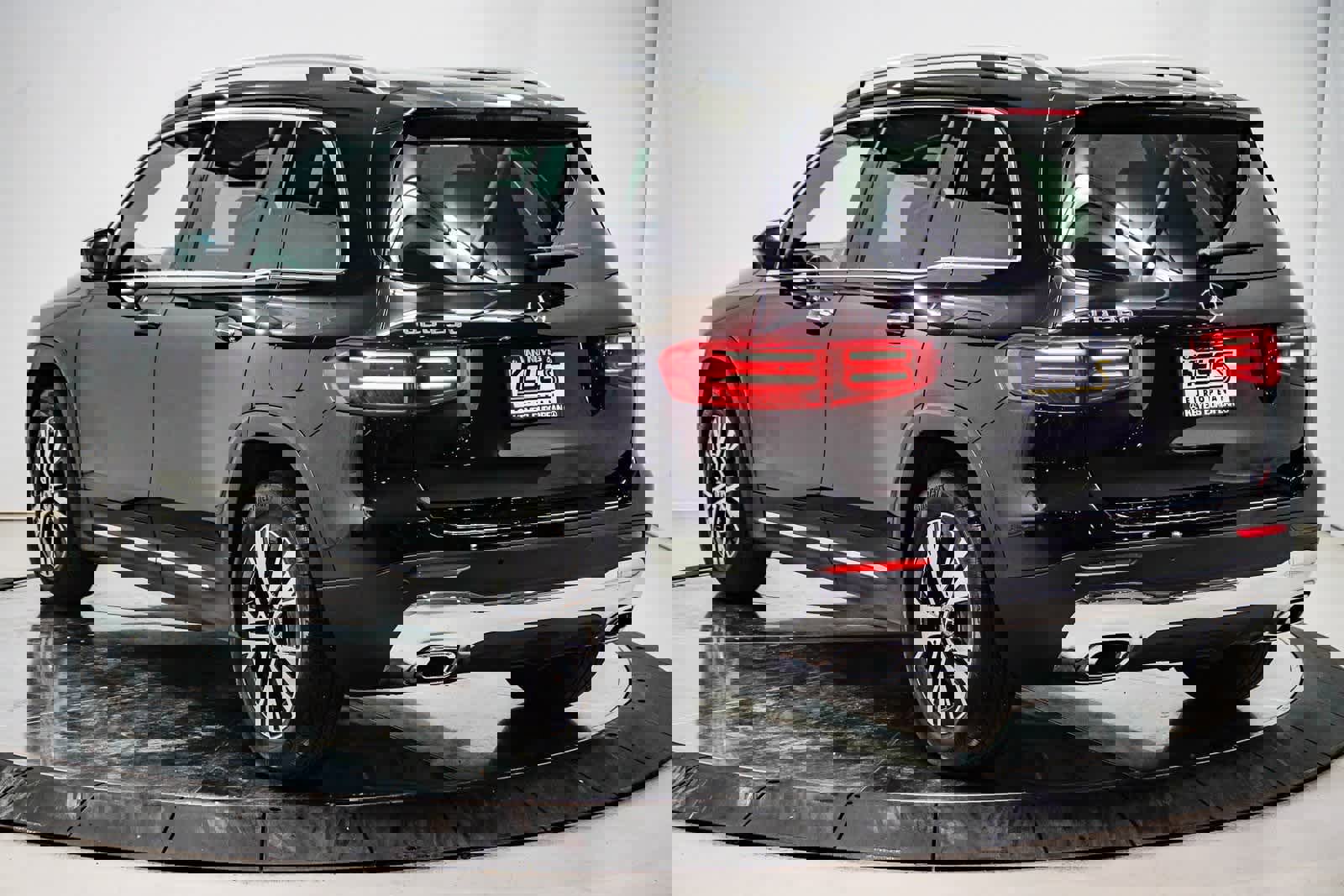 Certified 2025 Mercedes-Benz GLB 250 image 2