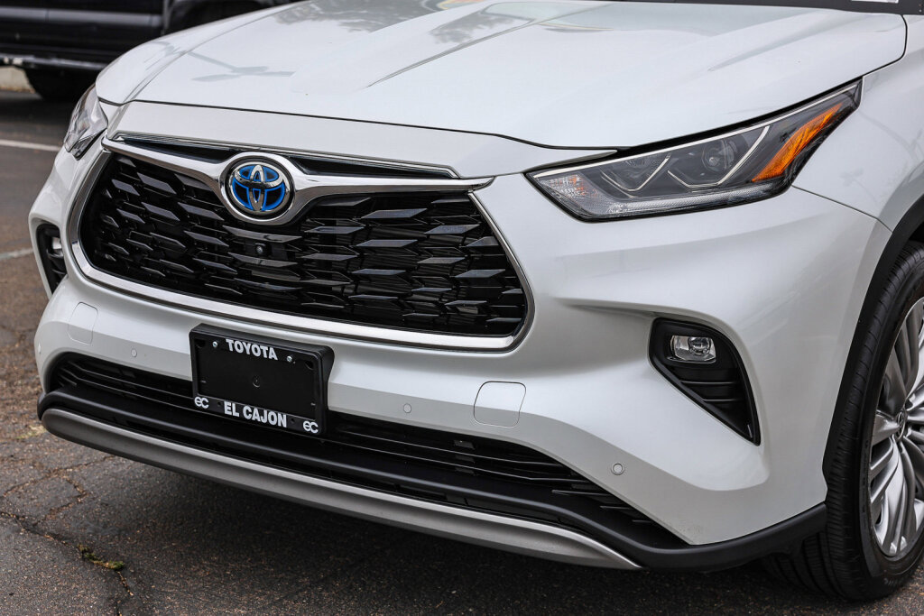 Used 2023 Toyota Highlander Platinum FWD image 25