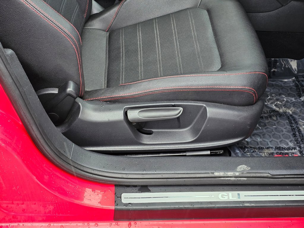 Used 2012 Volkswagen Jetta GLI Autobahn image 25