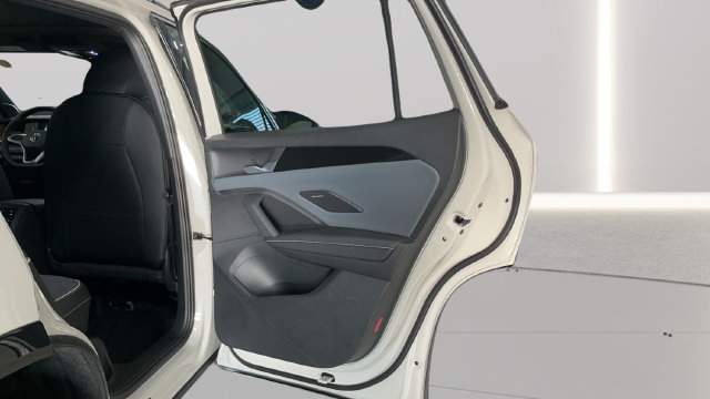 New 2026 Volkswagen Tiguan SEL R-Line AWD/4WD image 32