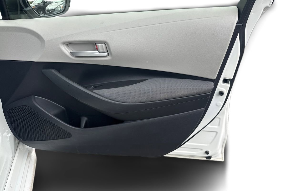 Used 2020 Toyota Corolla LE FWD image 18