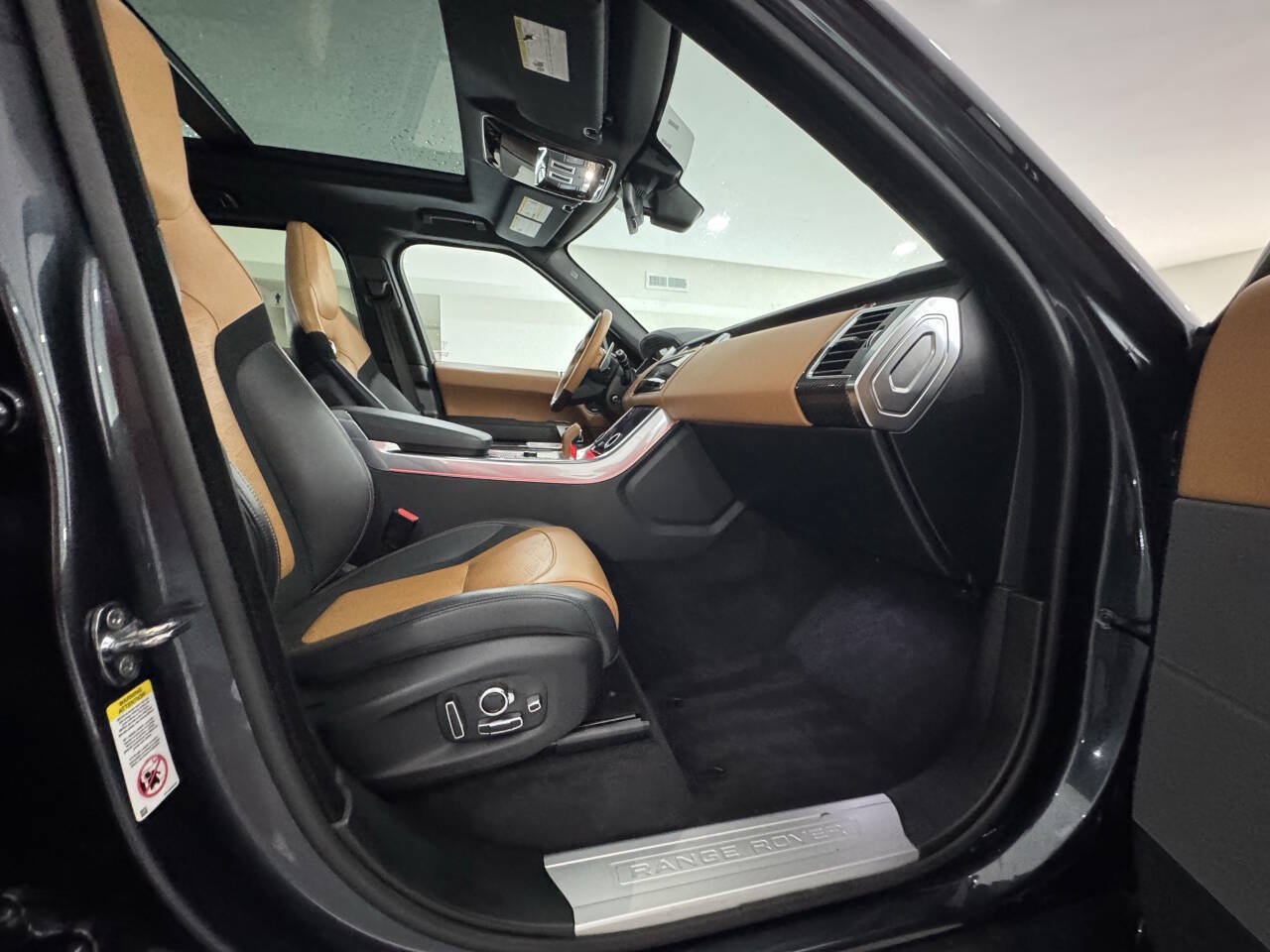 Used 2020 Land Rover Range Rover Sport SVR AWD/4WD image 22