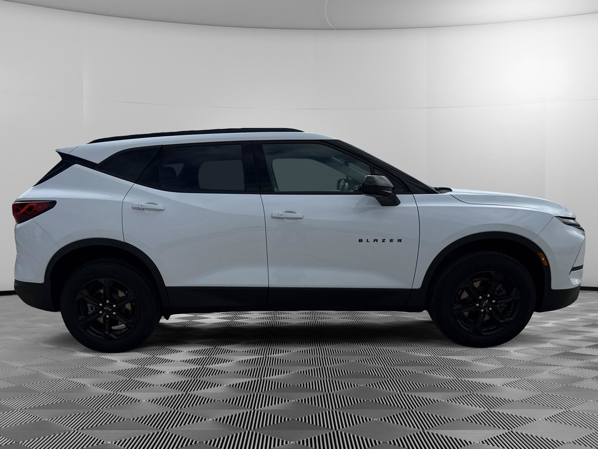 Used 2025 Chevrolet Blazer LT w/ Convenience Package FWD image 5