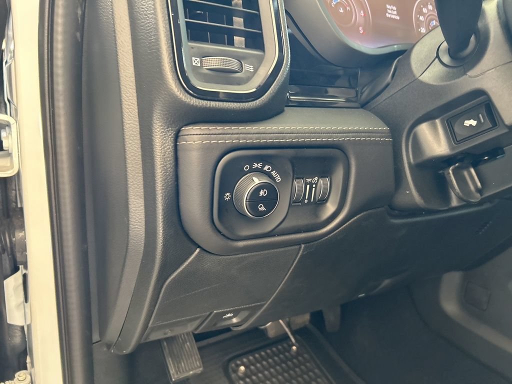 New 2026 RAM 3500 Limited AWD/4WD image 40
