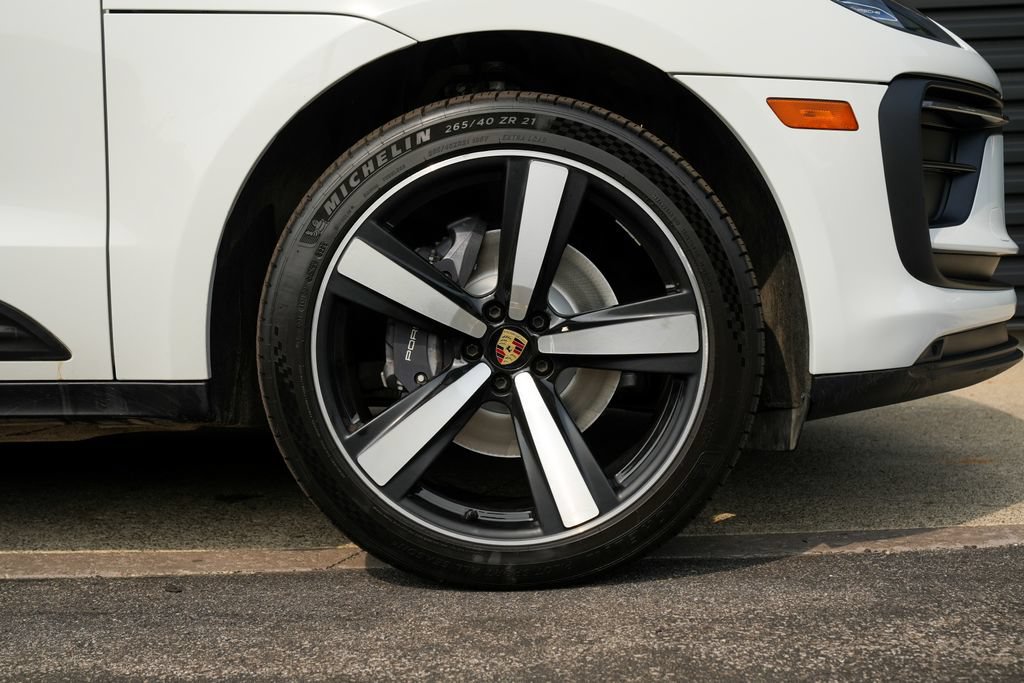 Certified 2024 Porsche Macan AWD/4WD image 37