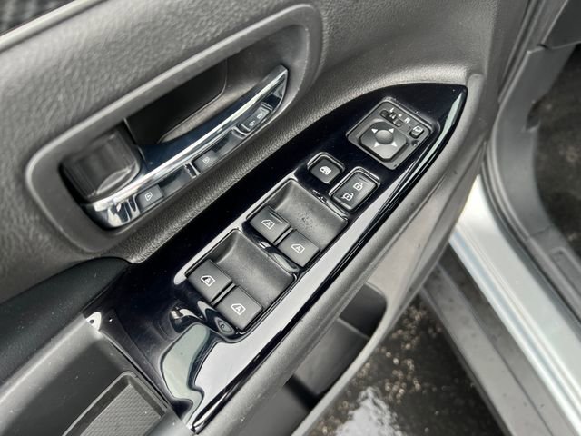 Used 2020 Mitsubishi Outlander SE image 26