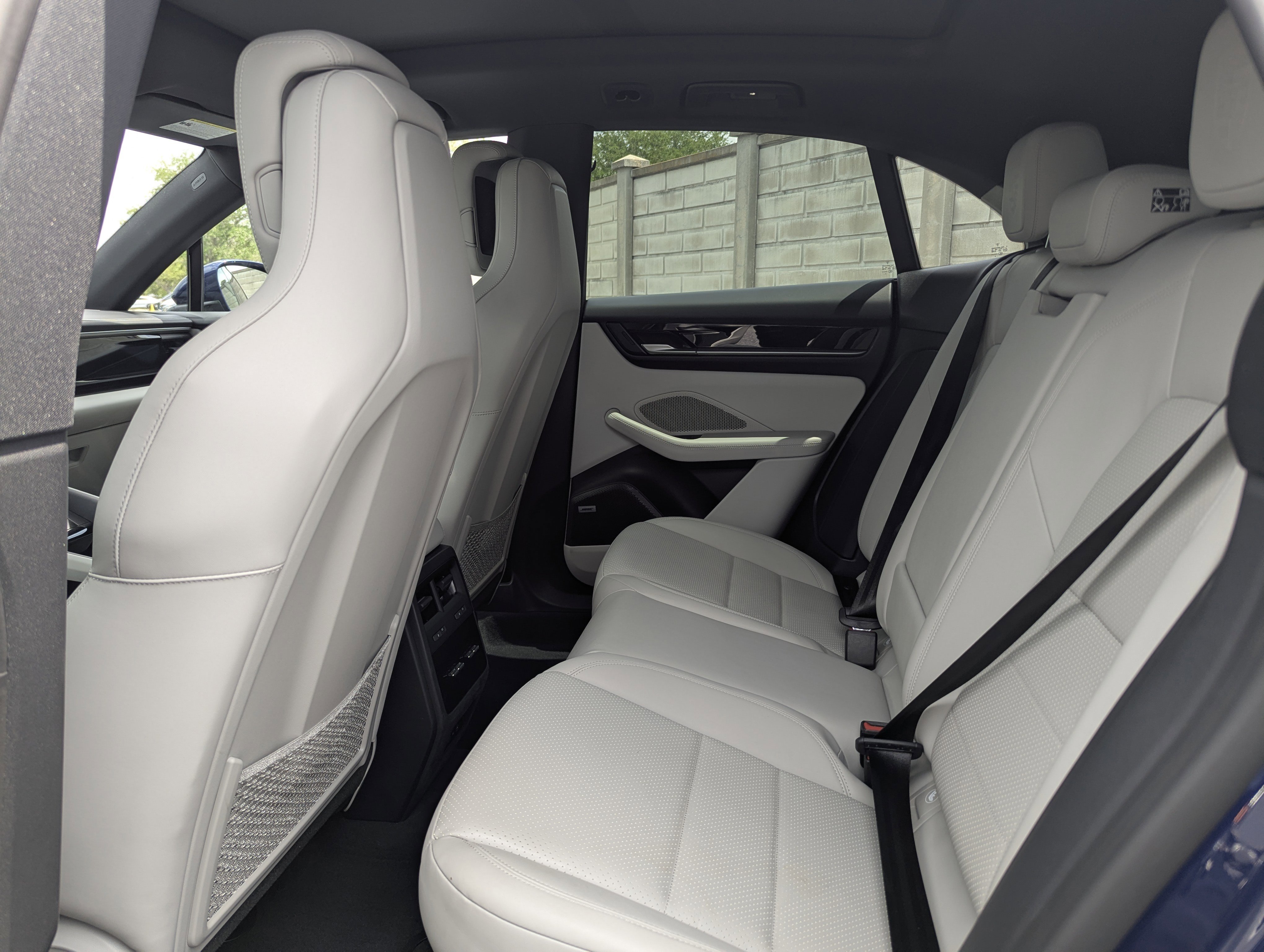 Certified 2025 Porsche Macan Electric RWD image 20