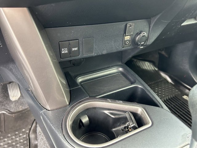 Used 2018 Toyota RAV4 LE image 24