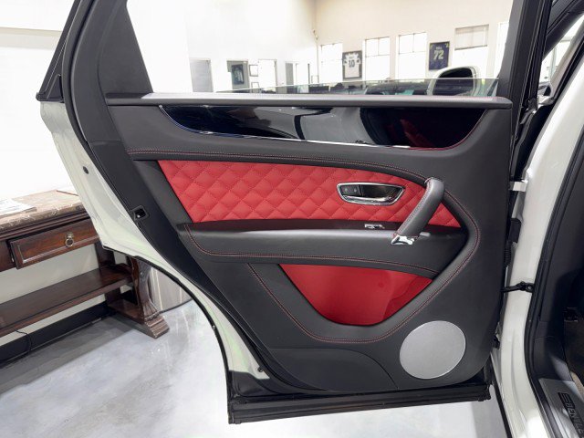 Used 2018 Bentley Bentayga image 52