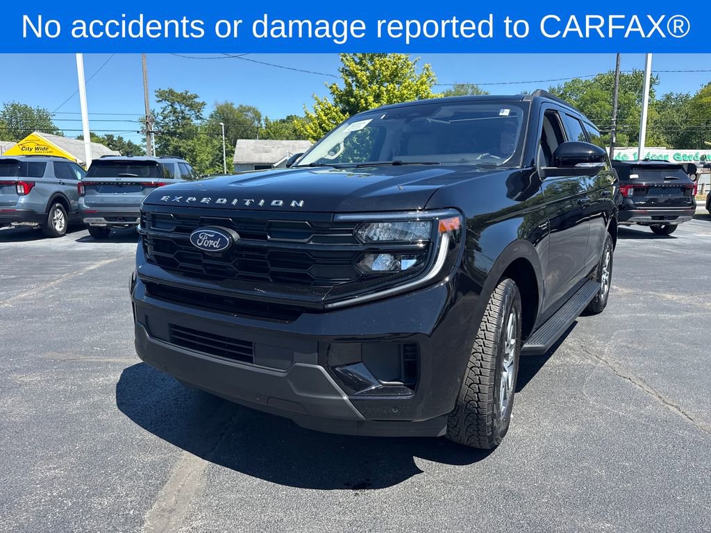 Used 2025 Ford Expedition Active AWD/4WD image 2
