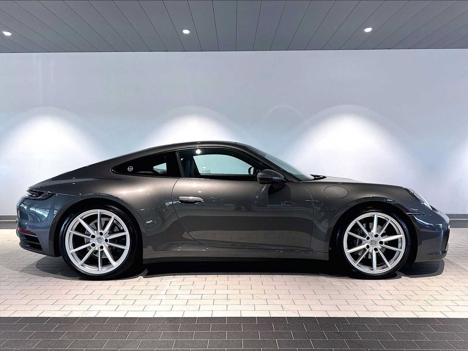Used 2024 Porsche 911 Carrera RWD image 12