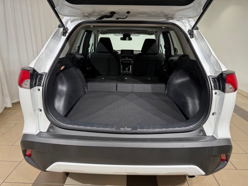 Certified 2022 Toyota Corolla Cross LE w/ Moonroof Package AWD/4WD image 12