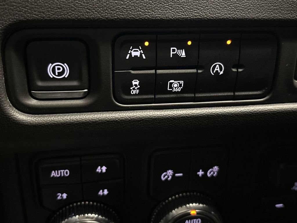 Used 2024 GMC Yukon SLT w/ SLT Luxury Package image 61