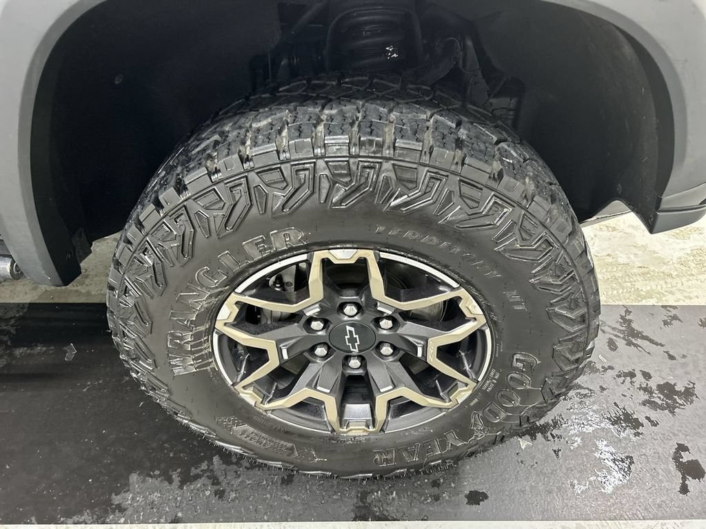 Certified 2024 Chevrolet Colorado ZR2 w/ Technology Package AWD/4WD image 8
