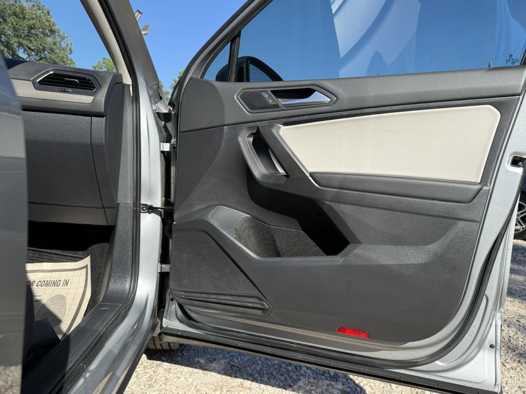 Used 2021 Volkswagen Tiguan SE w/ Panoramic Sunroof Package AWD/4WD image 37