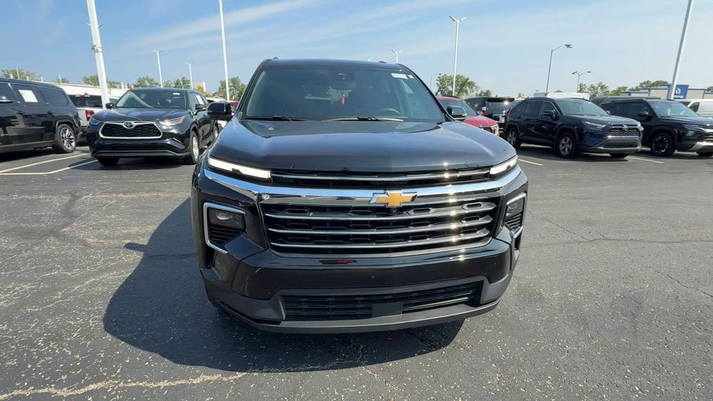 Used 2026 Chevrolet Traverse LT w/ Driver Confidence Package AWD/4WD image 3