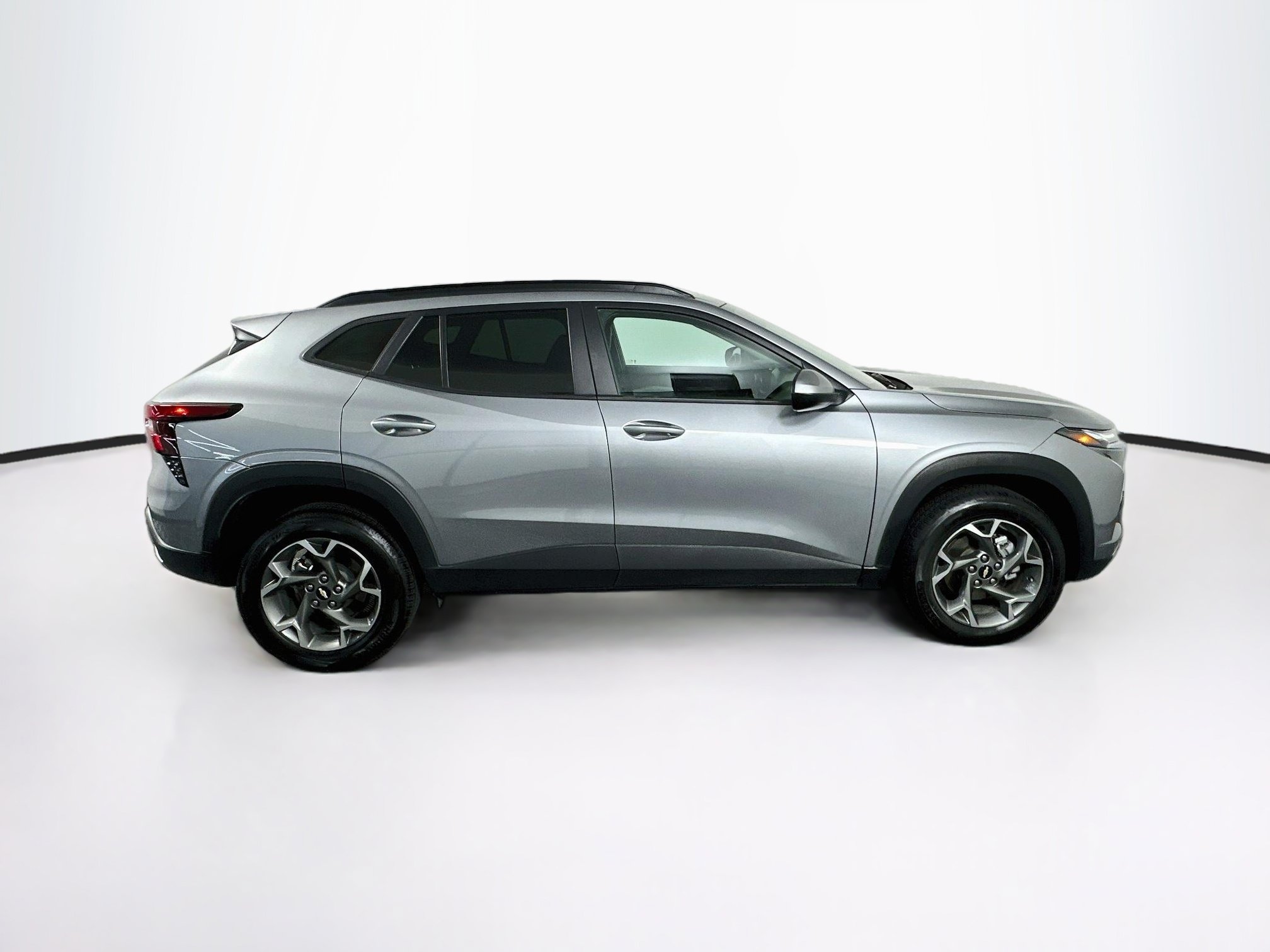 Used 2025 Chevrolet Trax LT FWD image 10