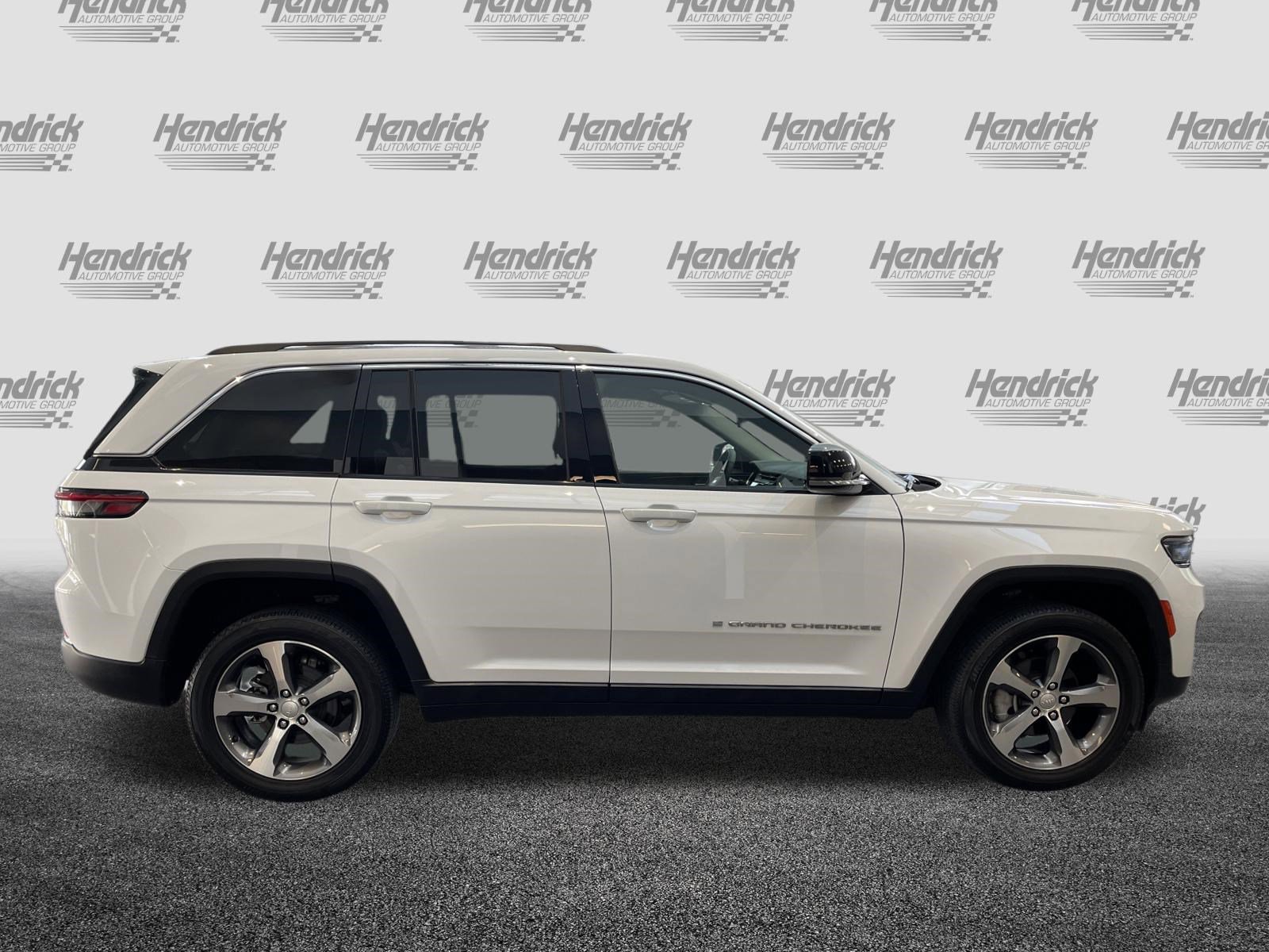 Used 2023 Jeep Grand Cherokee Limited AWD/4WD image 11