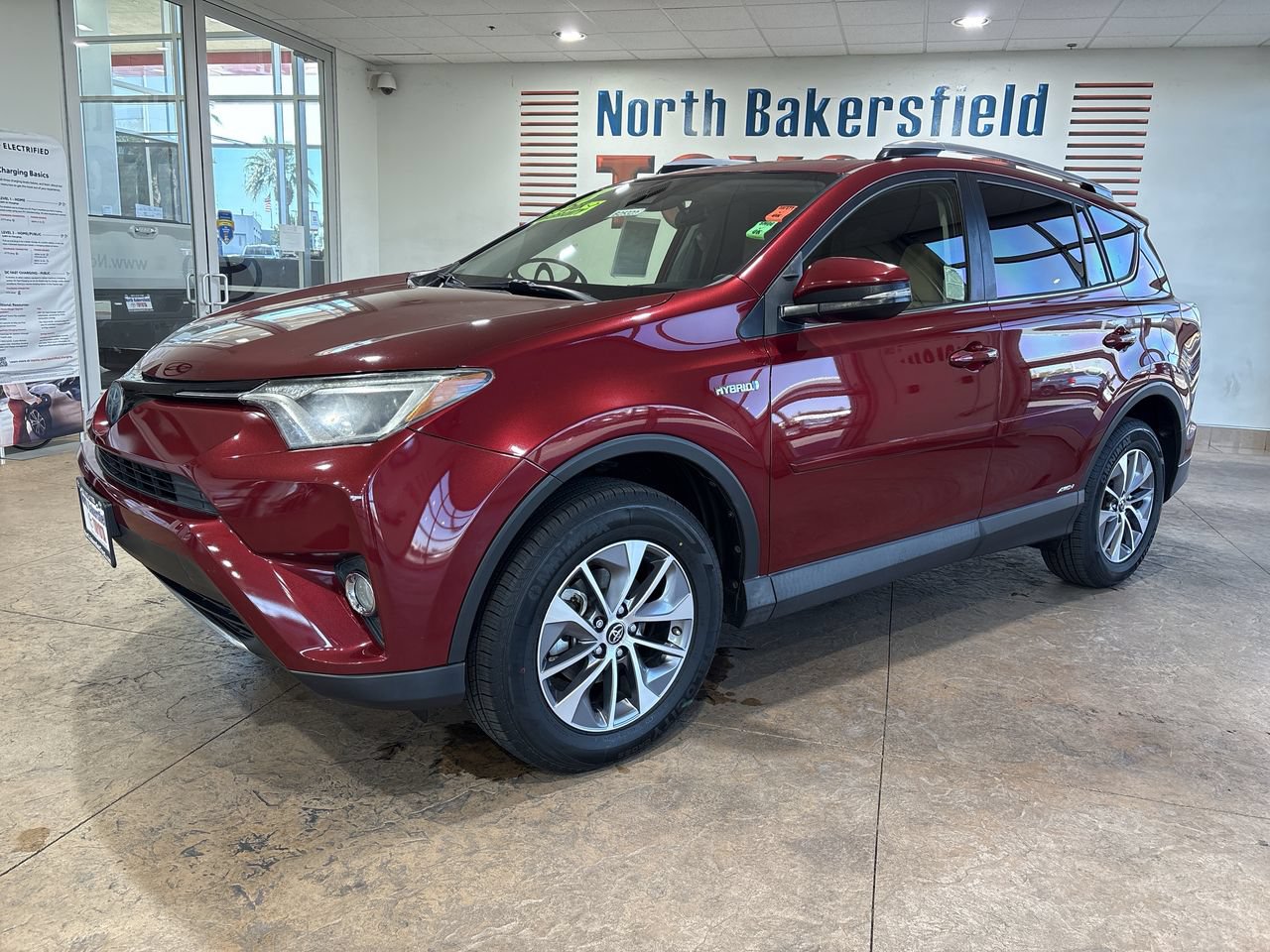 Used 2018 Toyota RAV4 XLE w/ Carpet Mat Package AWD/4WD image 1