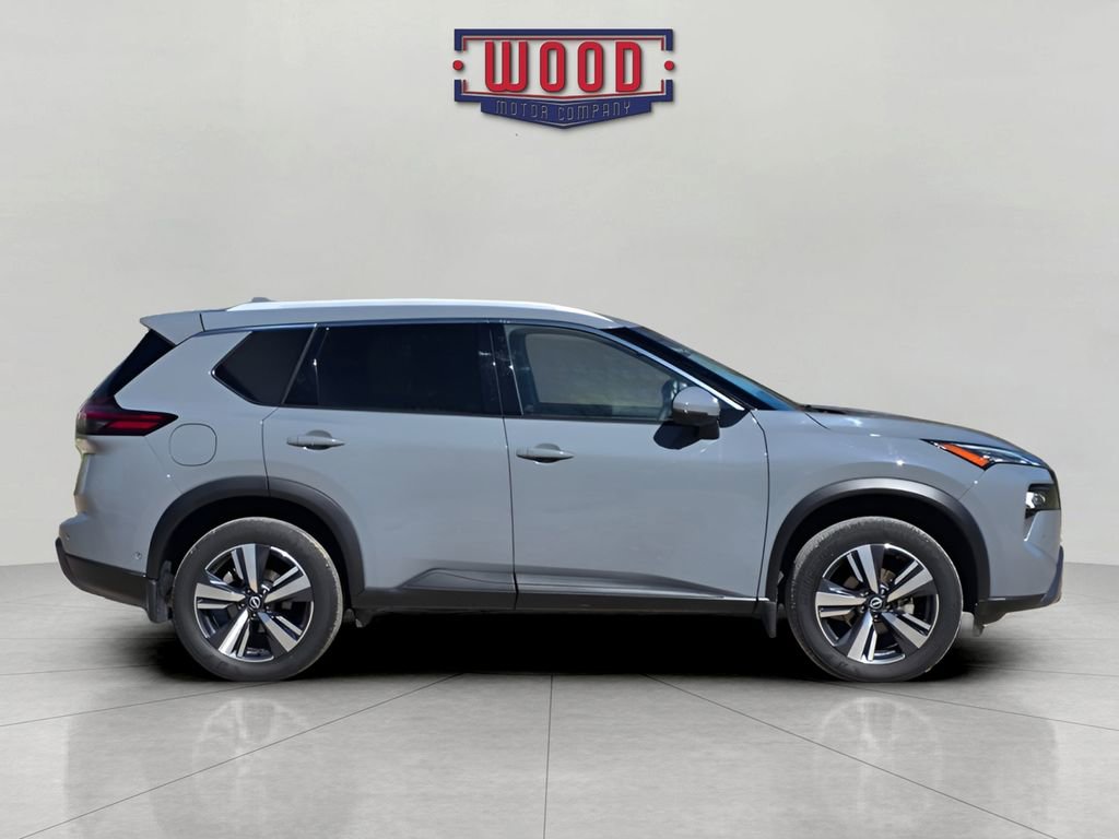 Used 2025 Nissan Rogue SL AWD/4WD image 2